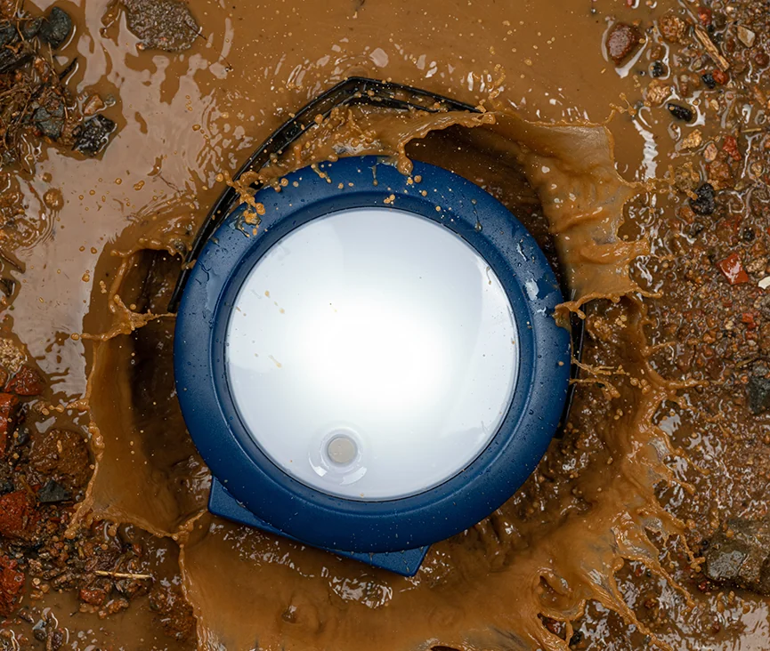 NIWA MULTI 300 XL portable solar light with its circular diffuser and blue outer body
