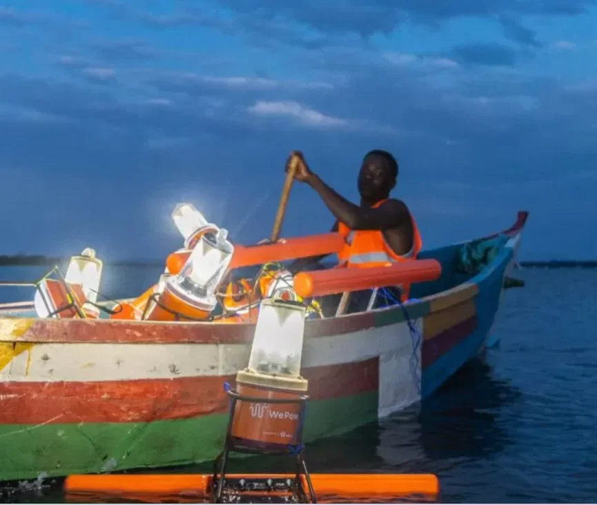 LAGO 600 fishing lanterns on a boat with a fisherman at Lake Victoria